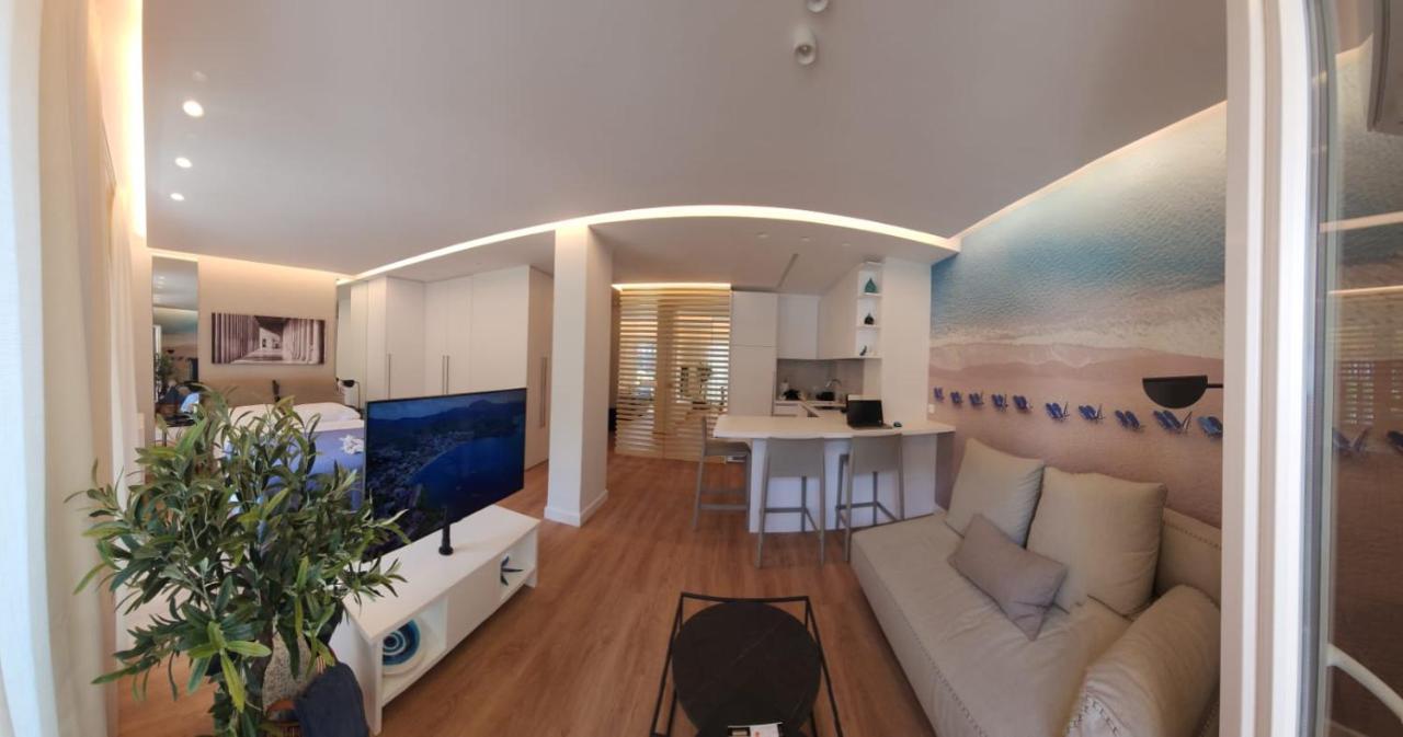 Renovated Apartment With Roof Garden Access, 15 M Walk To Acropolis Atenas Exterior foto
